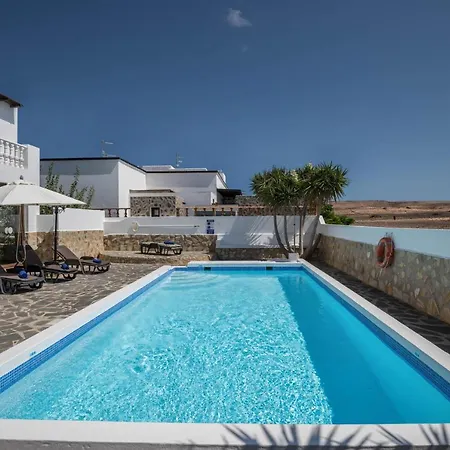 Maria Villa Tinajo